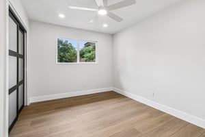Charing Cross Rd-S2805-027.jpg