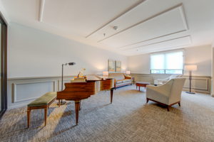 13 Community Lounge