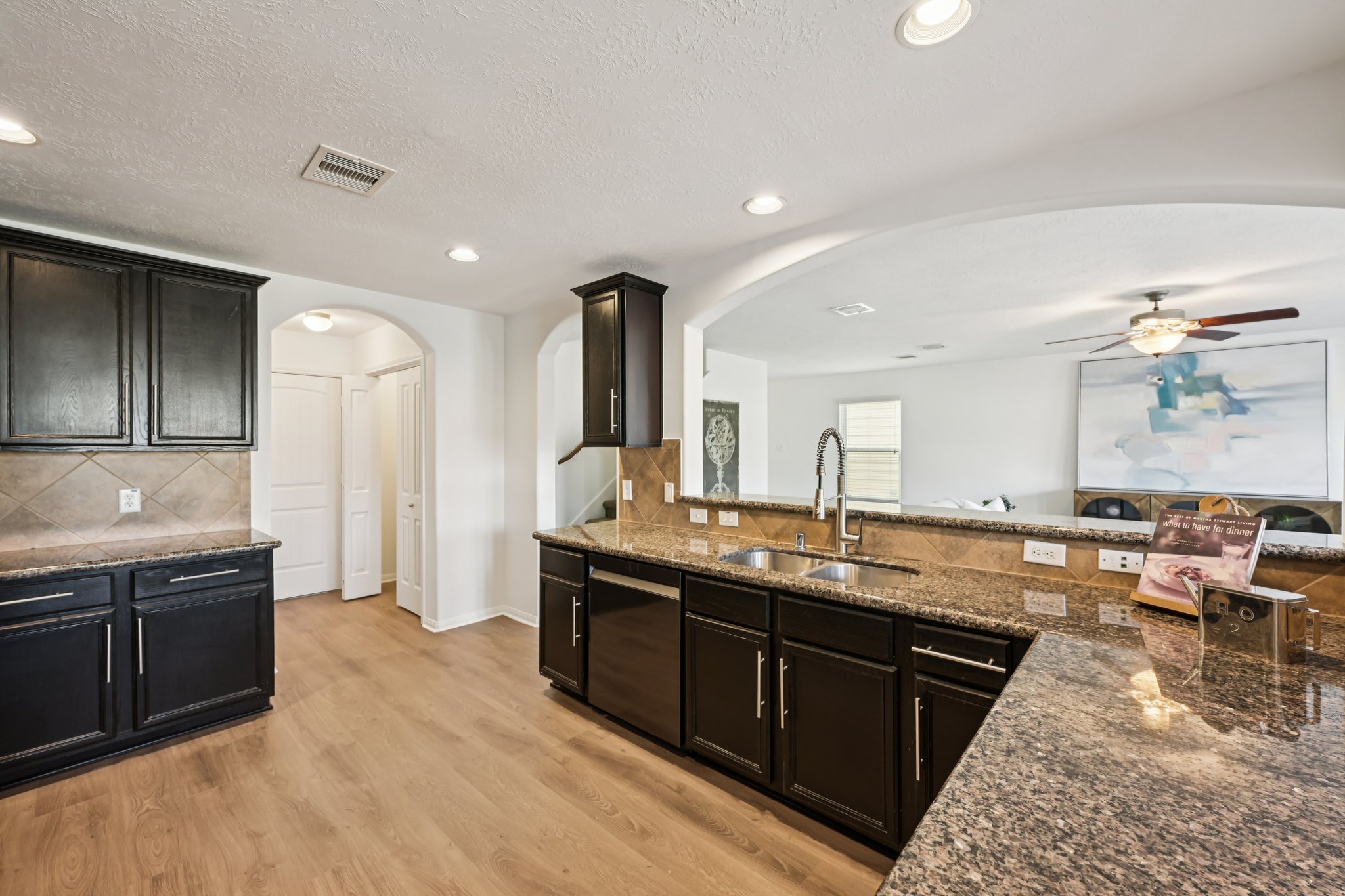 Red Hummingbird Dr-S1802-017.jpg