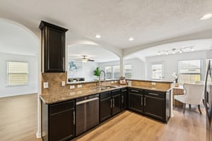 Red Hummingbird Dr-S1802-016.jpg