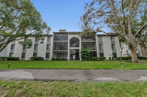 Rear Exterior 3-2