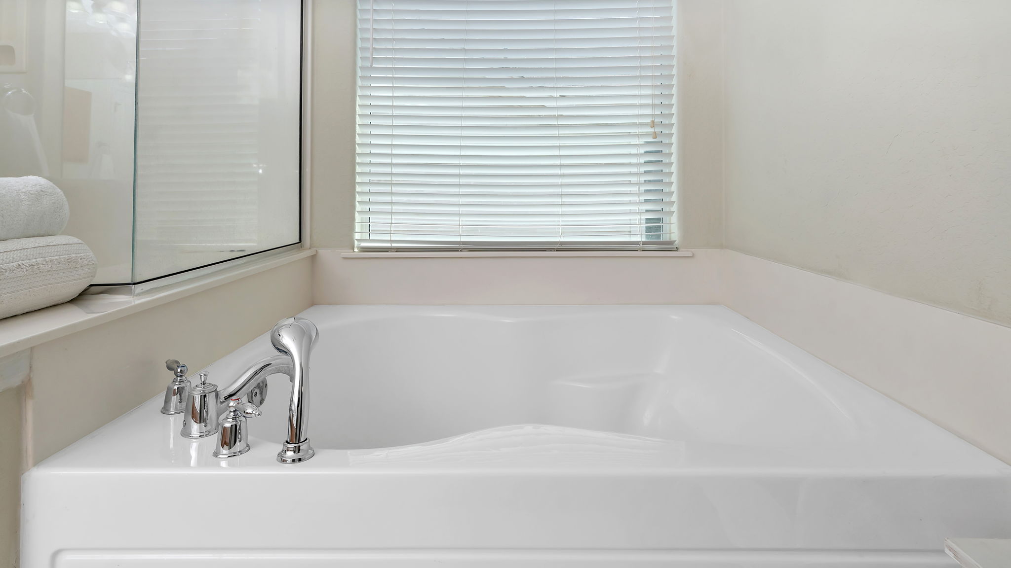 Master Garden Tub