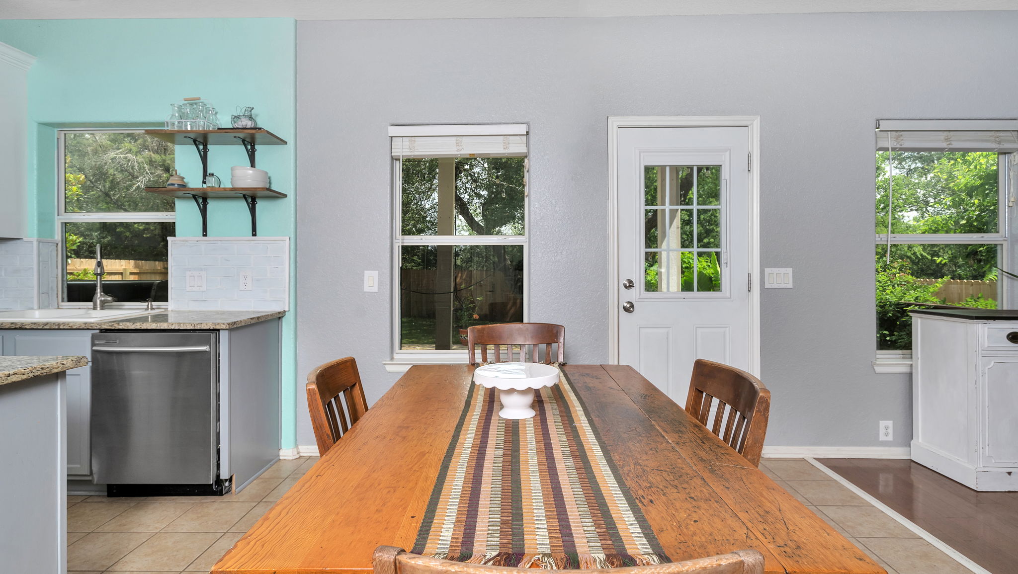 Kitchen/Eating Area
