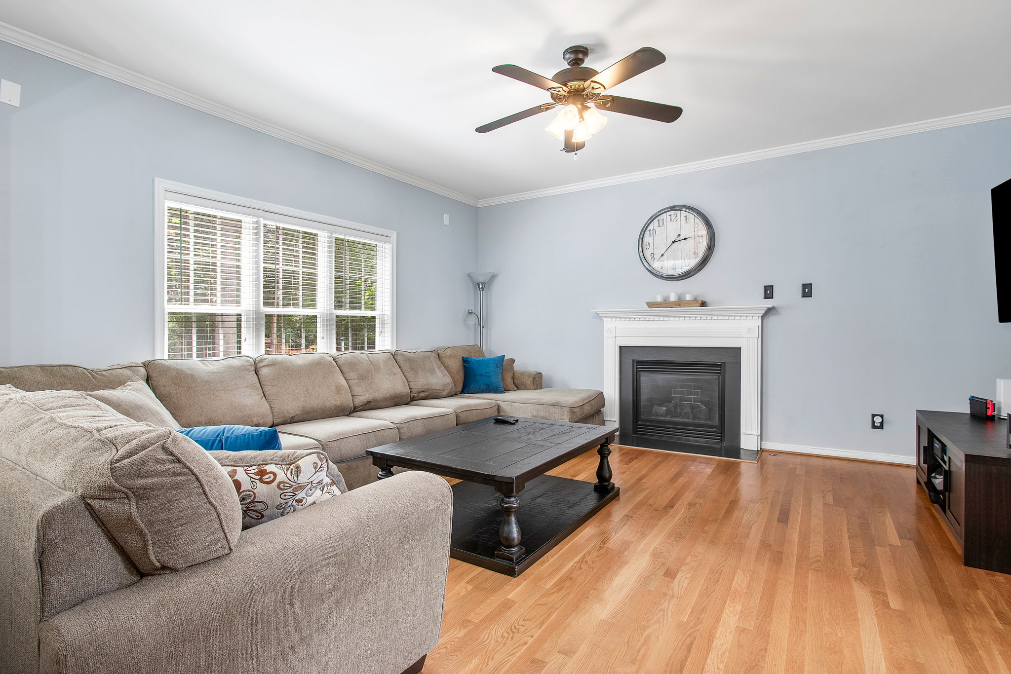 09-Family Room