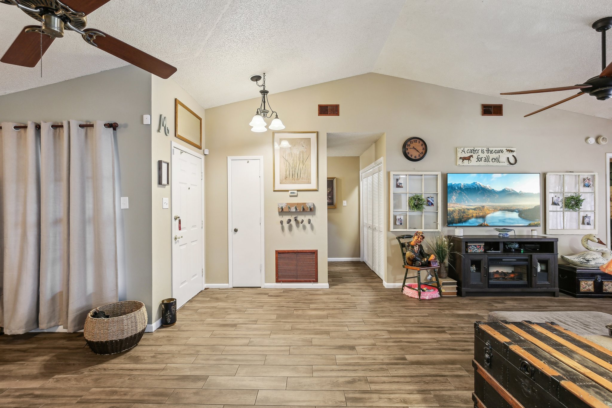 Cedarfield Dr-1105-008.jpg