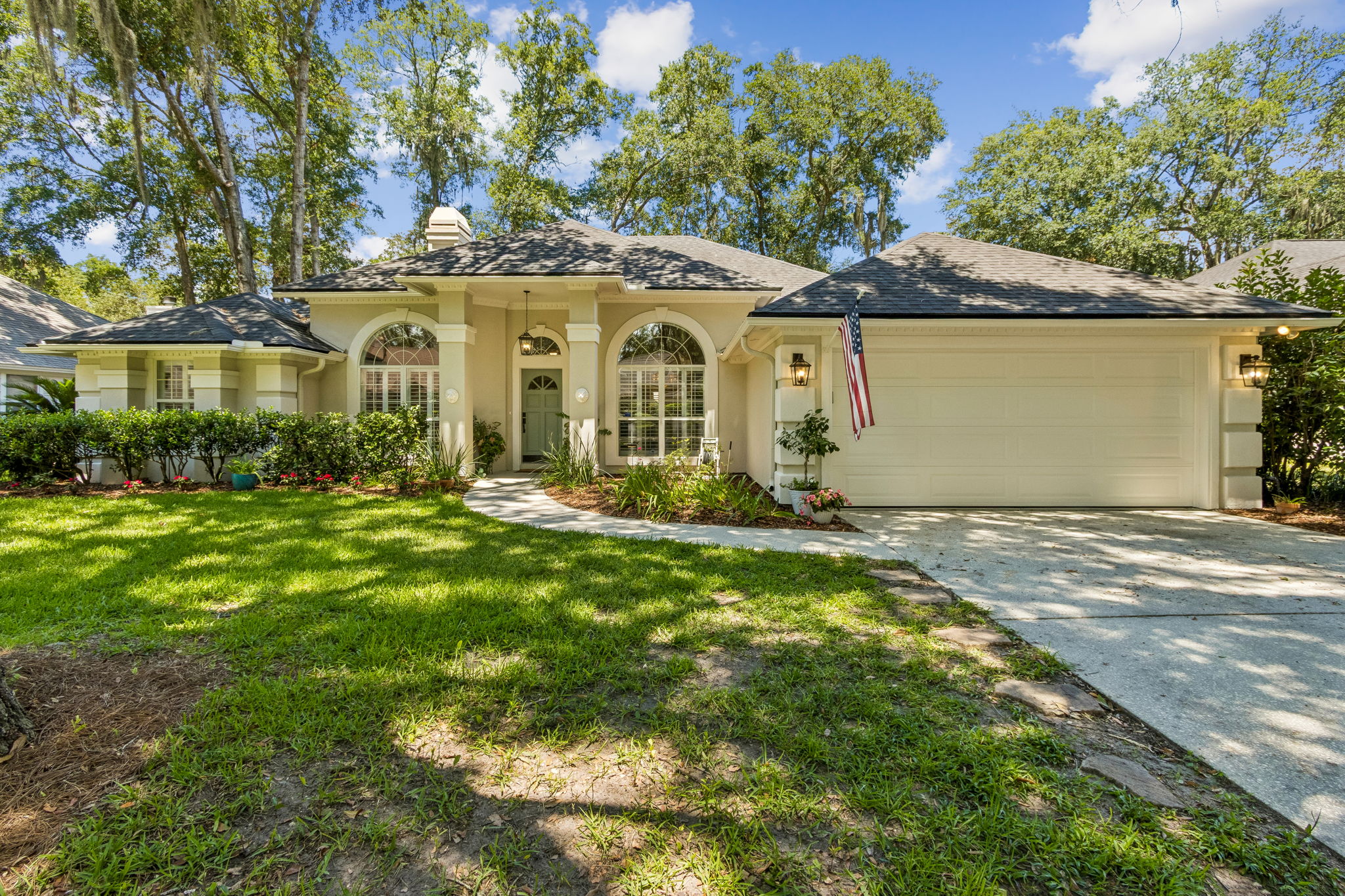 Welcome to 11849 Clearwater Oaks Drive West