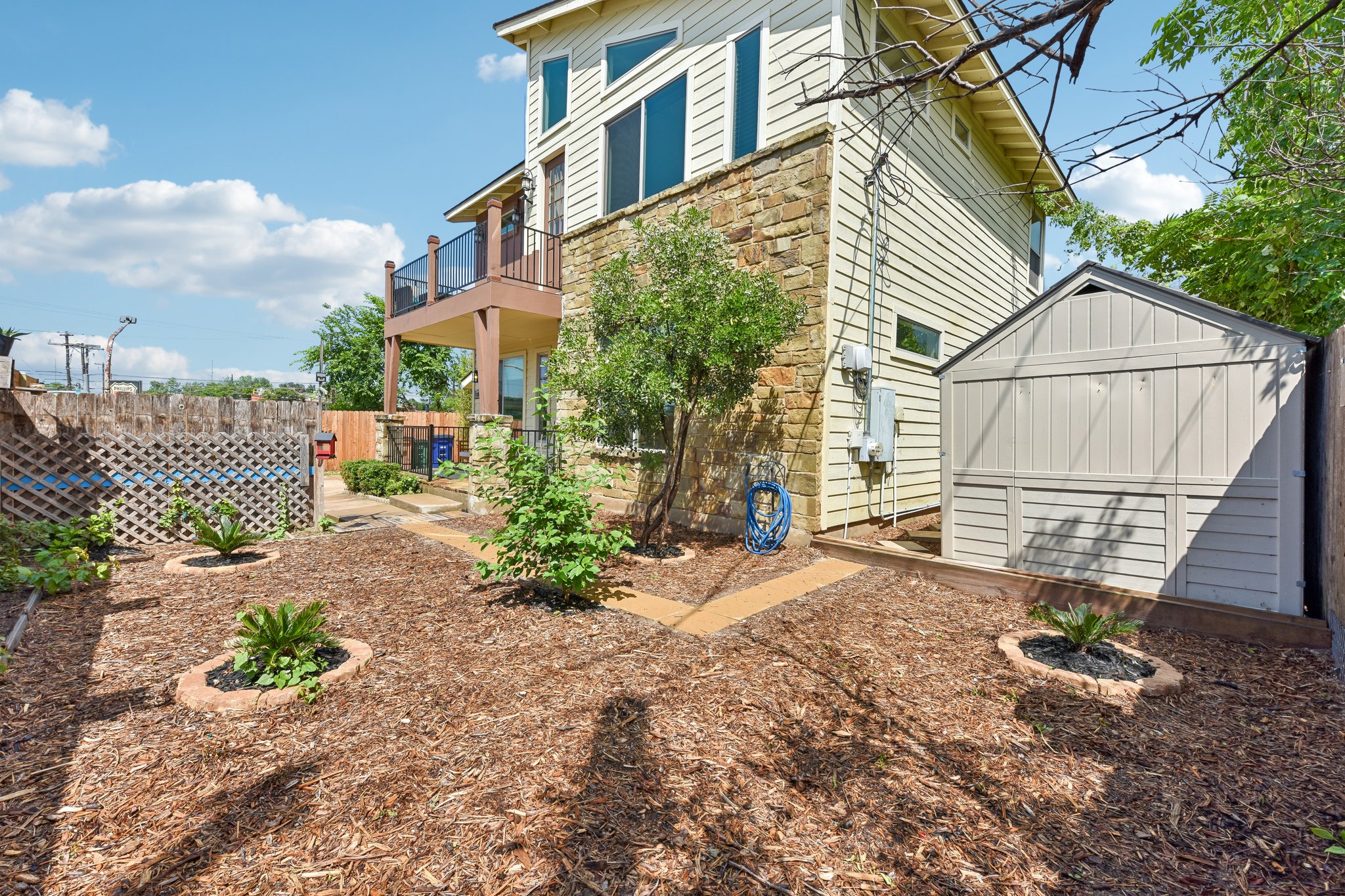 Springdale Rd-S1105-041.jpg