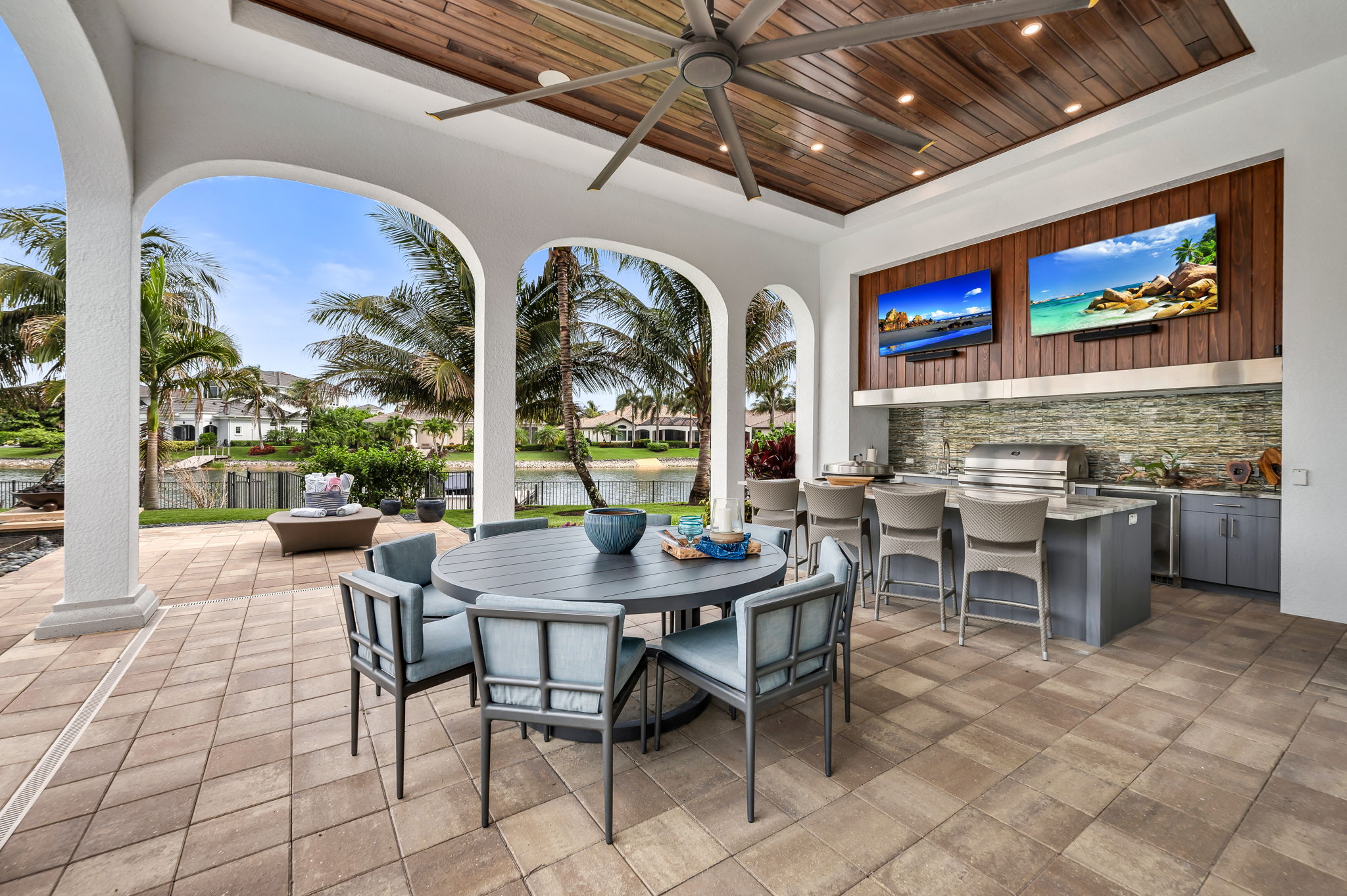 Outdoor Dining - Kitchen