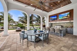 Outdoor Dining - Kitchen