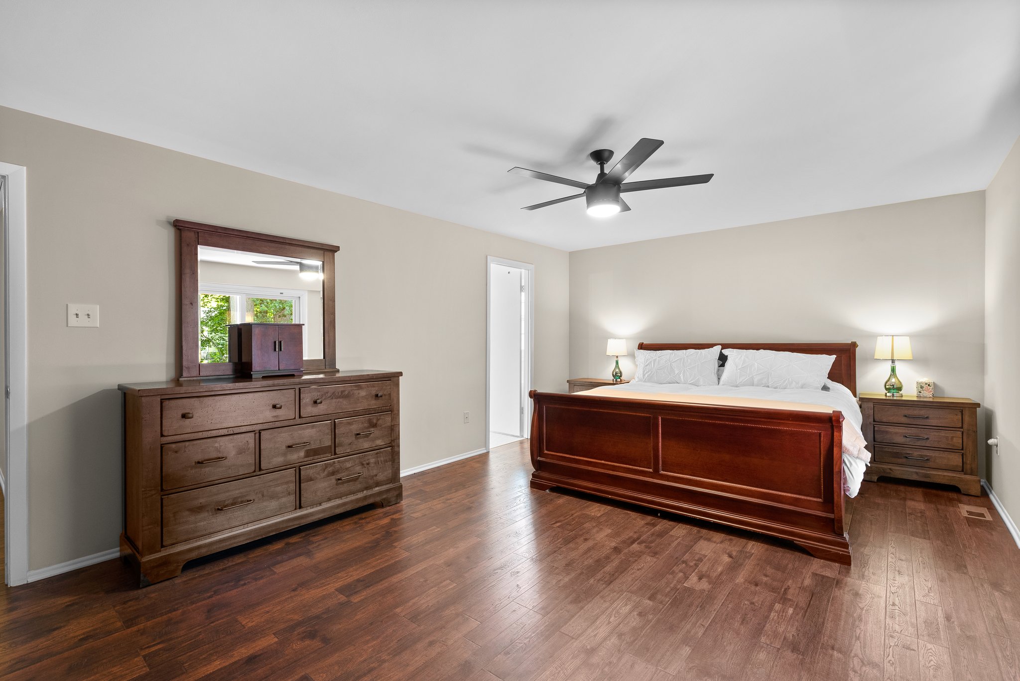 26. Upper bedroom.jpg