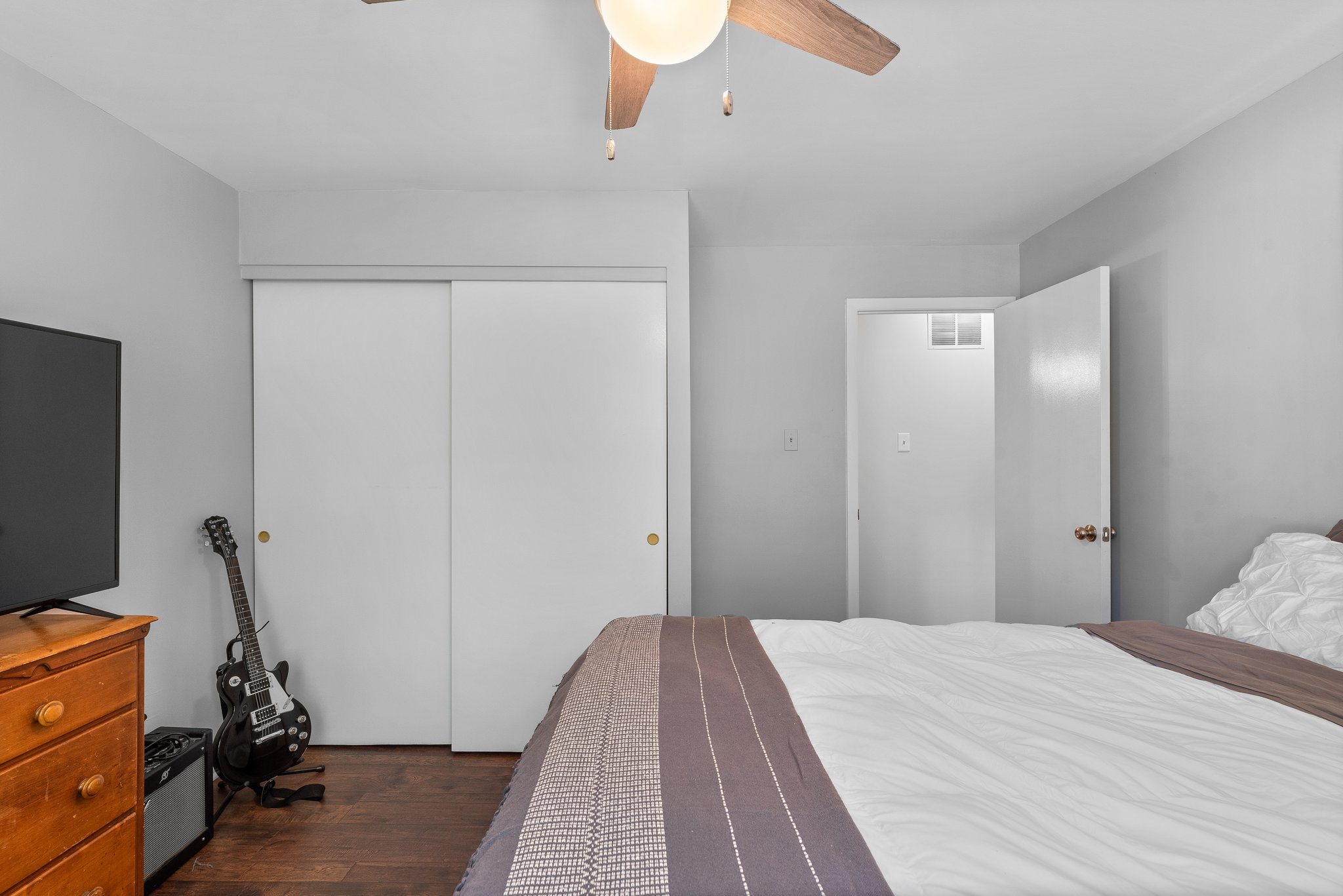 20. Upper bedroom.jpg