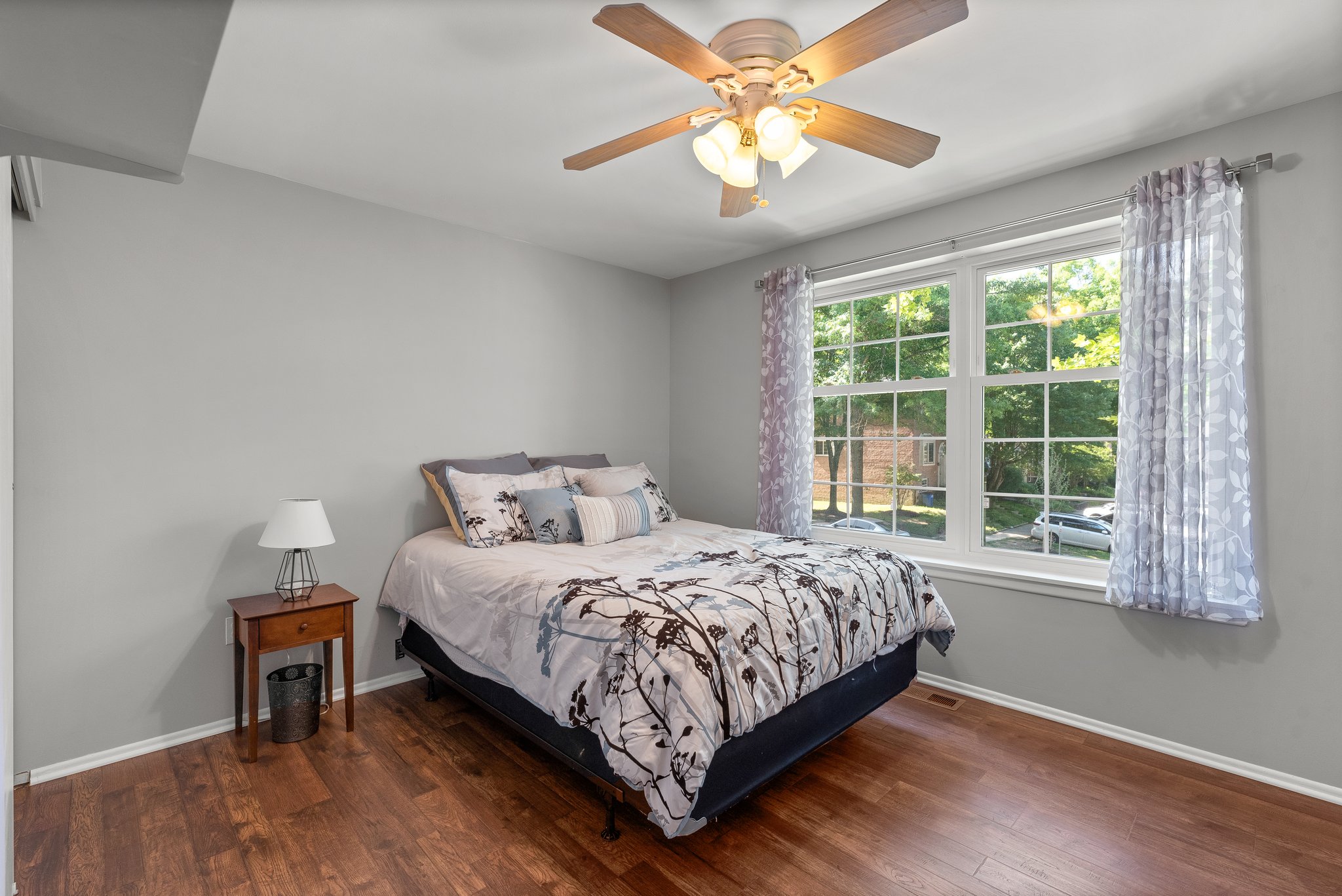 22. Upper bedroom.jpg