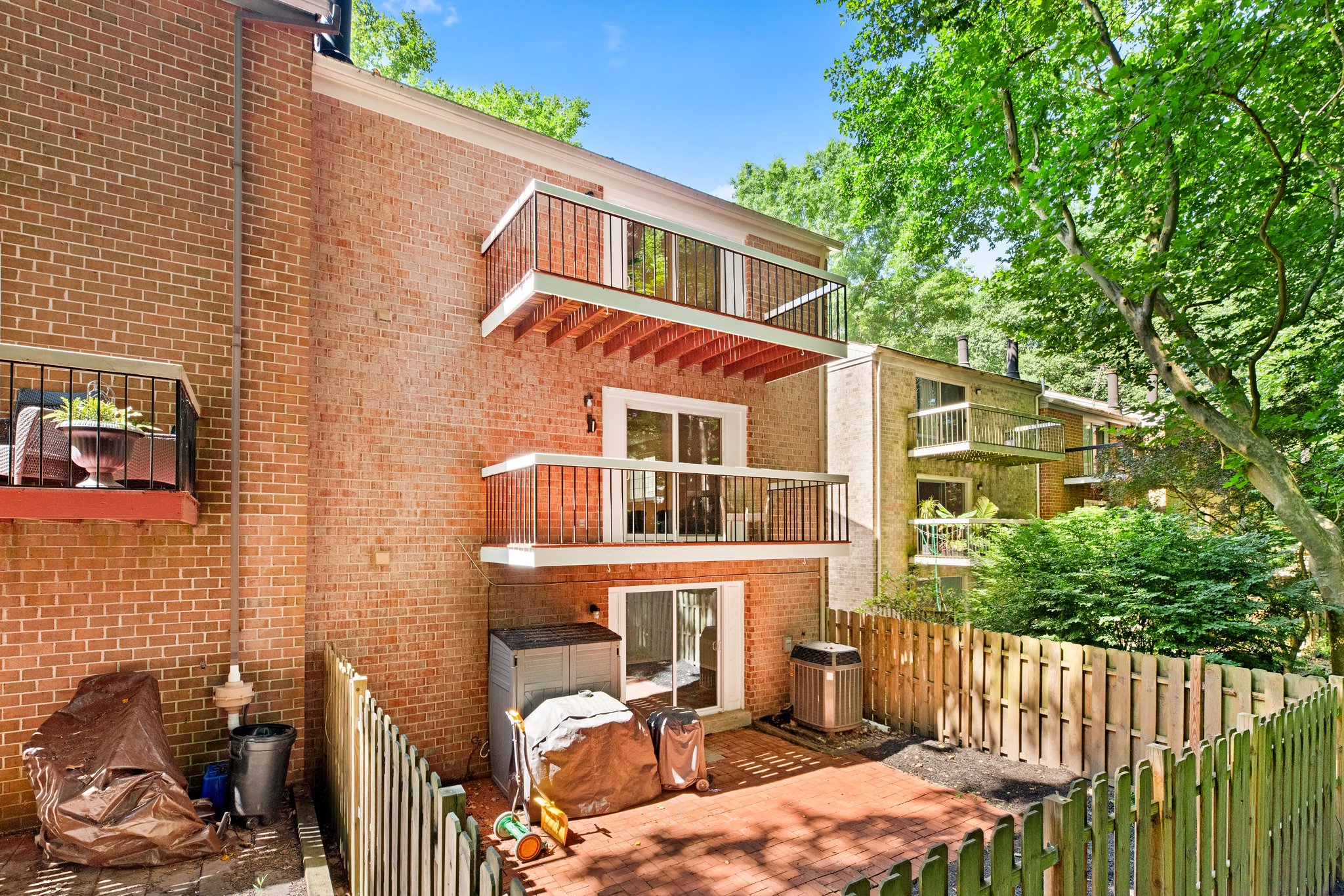 46. back exterior.jpg