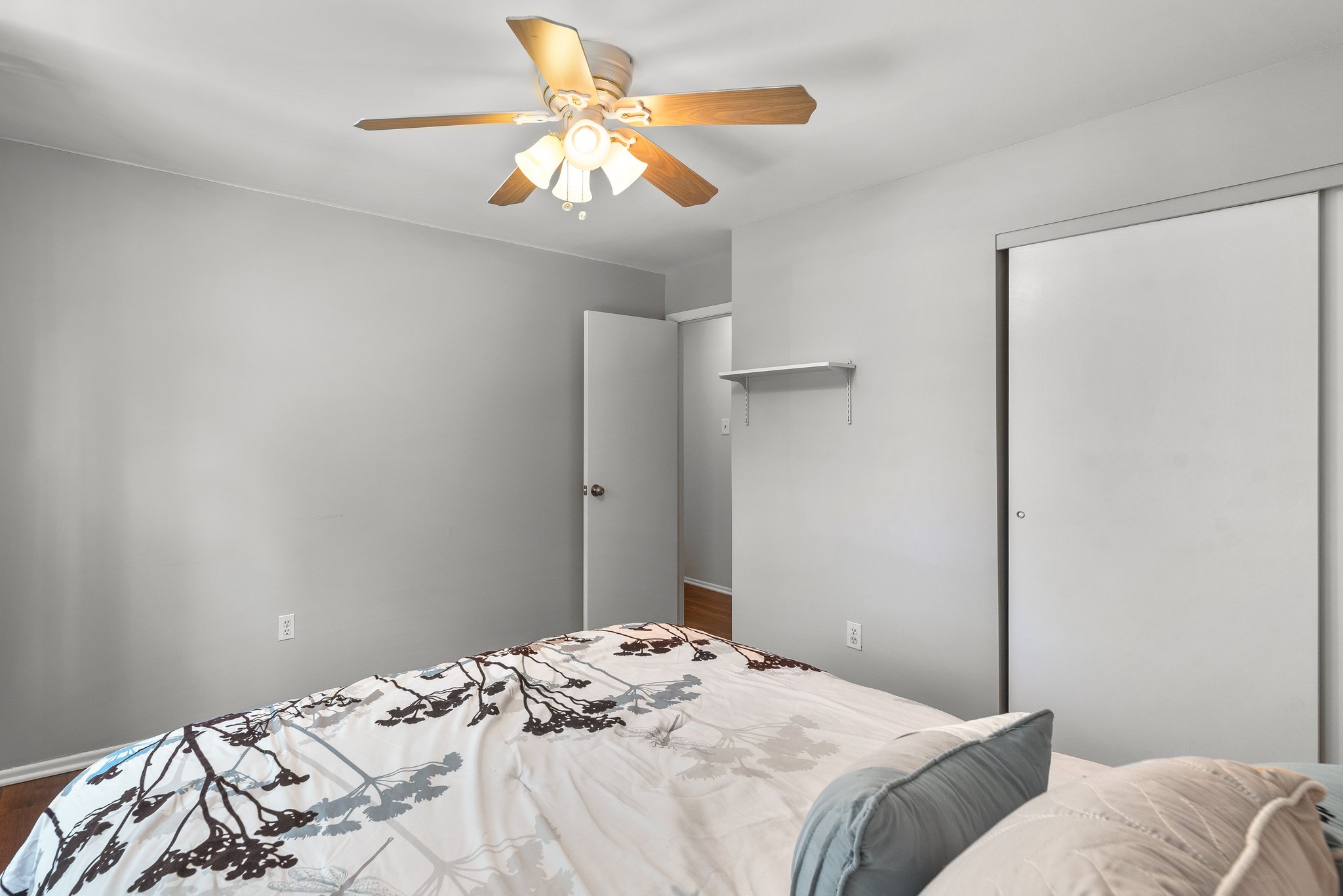 23. Upper bedroom.jpg