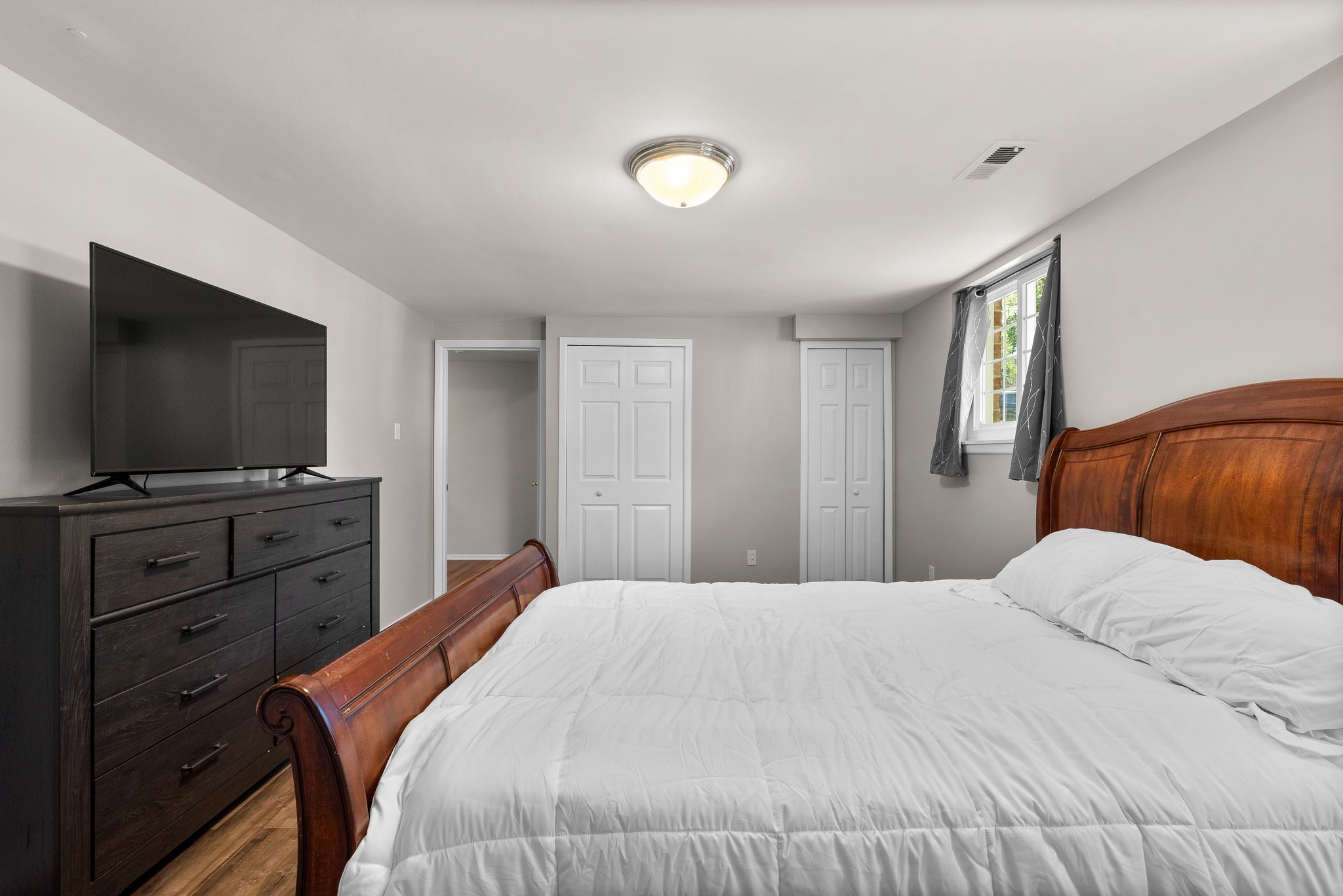 36. Lower bedroom.jpg