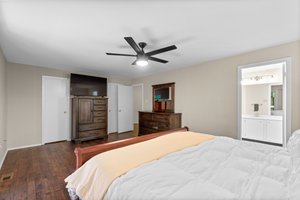 27. Upper bedroom.jpg