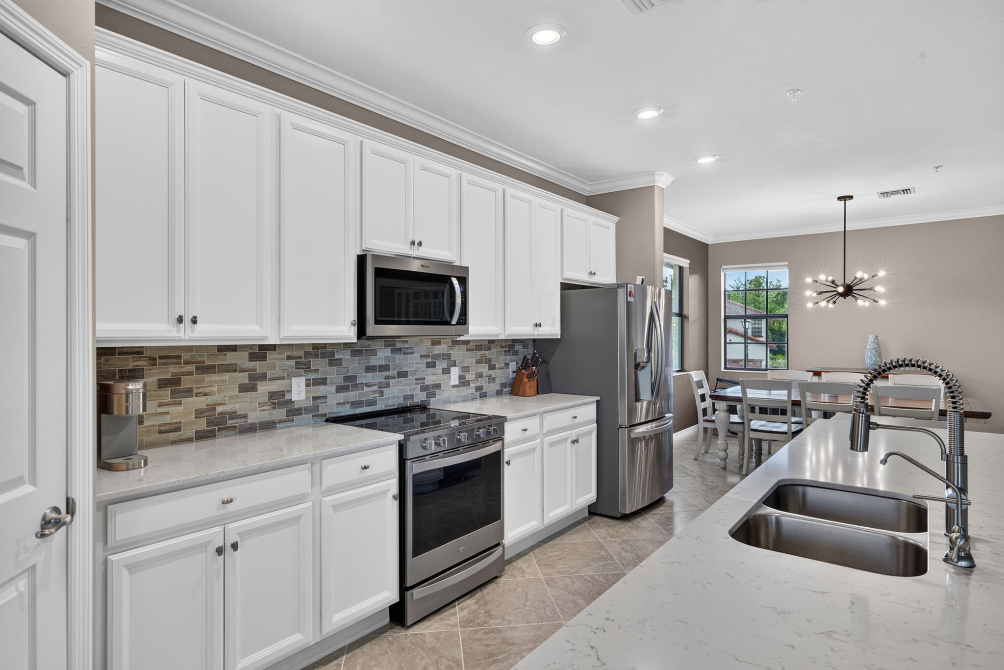 Kitchen 2 of 4