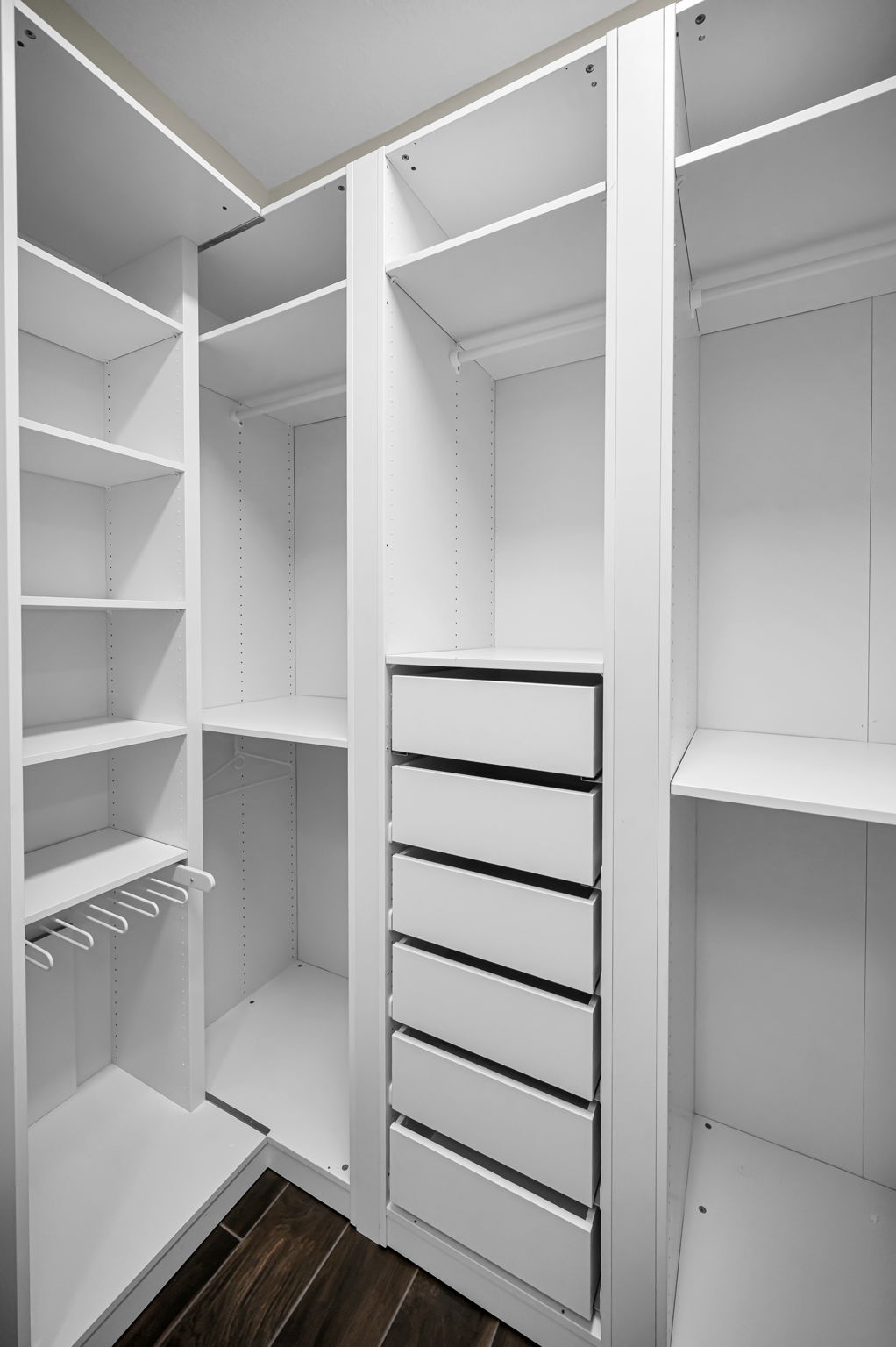 Primary Bedroom Walk-in Closet1b