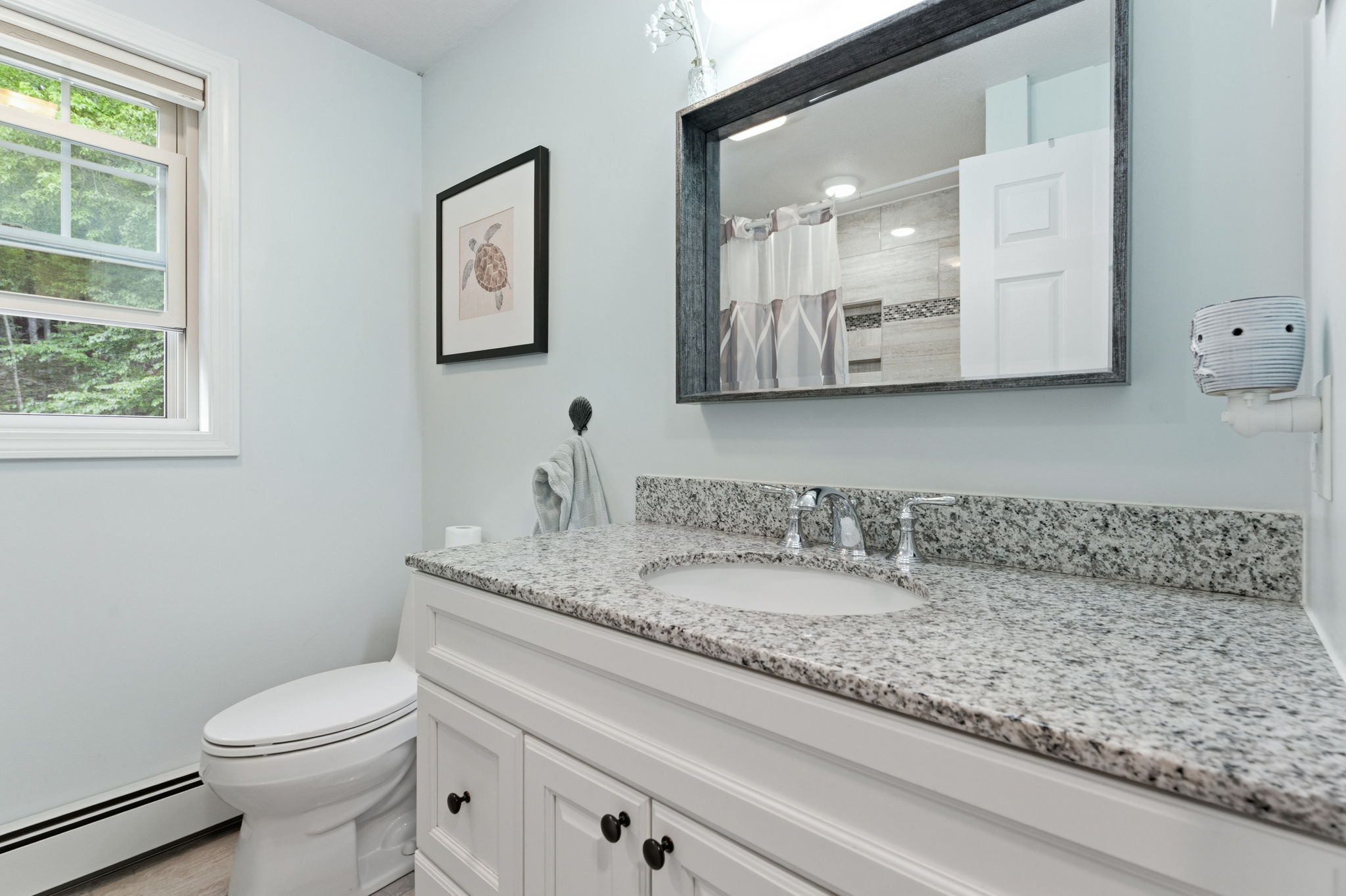 Full bath upstairs
