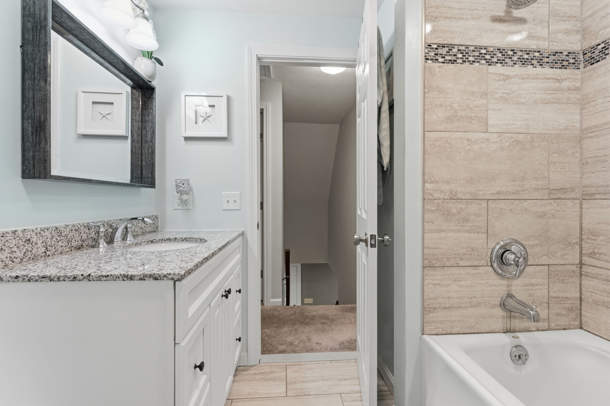 Full bath upstairs