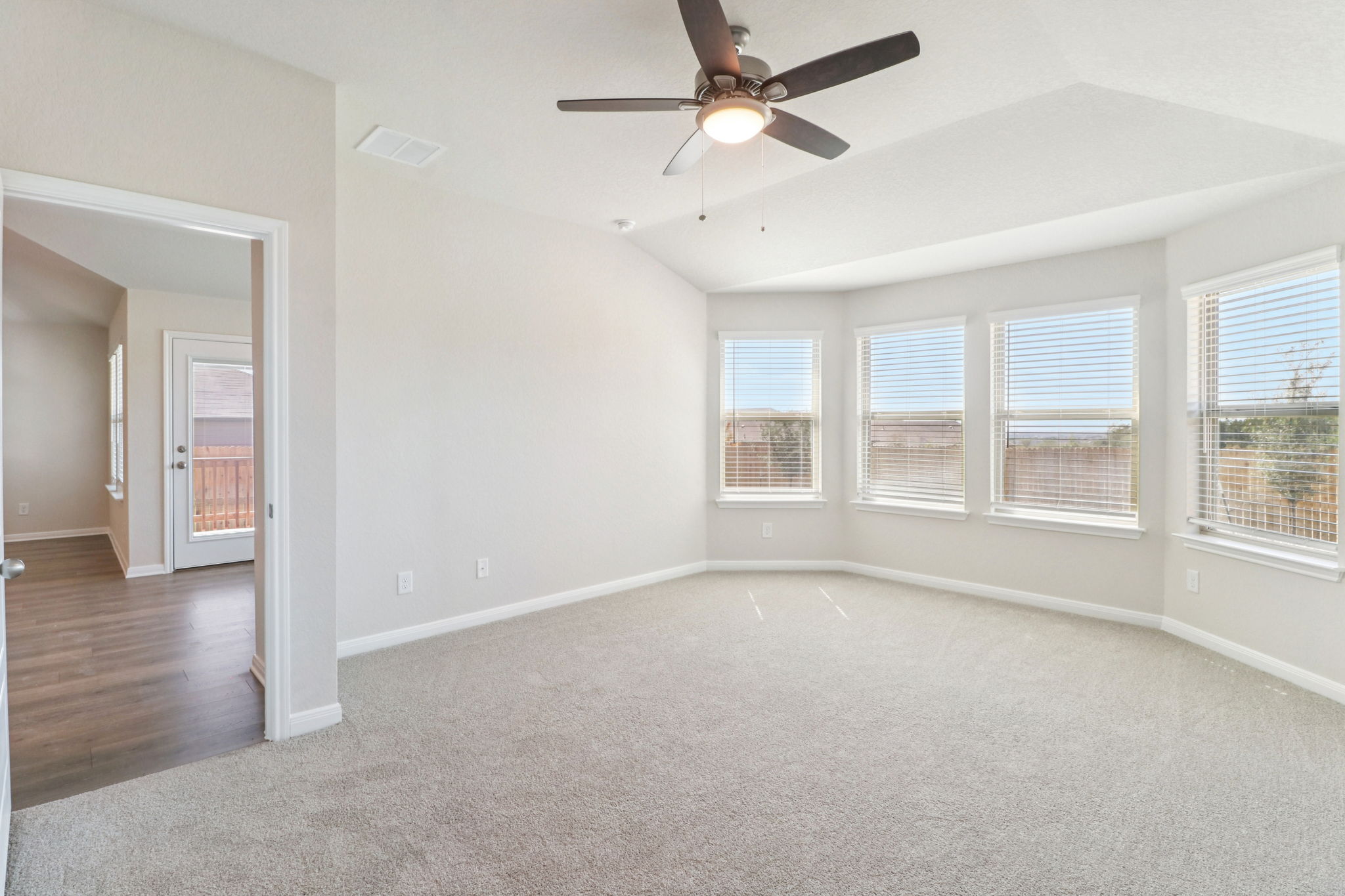 San Antonio East - Legendary Trails - 119 Barton Point Schertz TX 78108 - 018