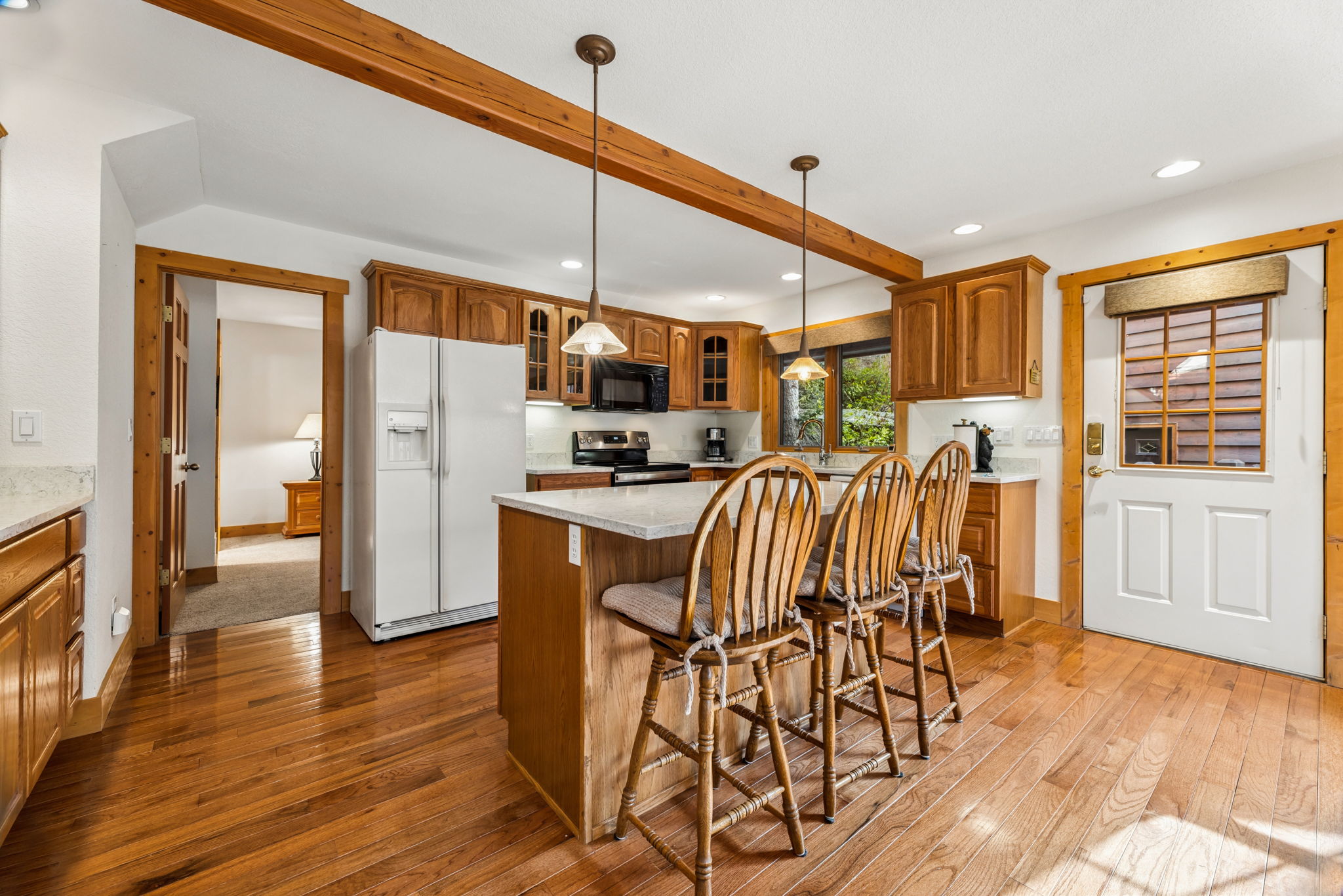  Photo 8