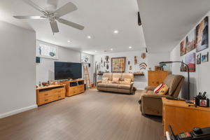  Photo 31