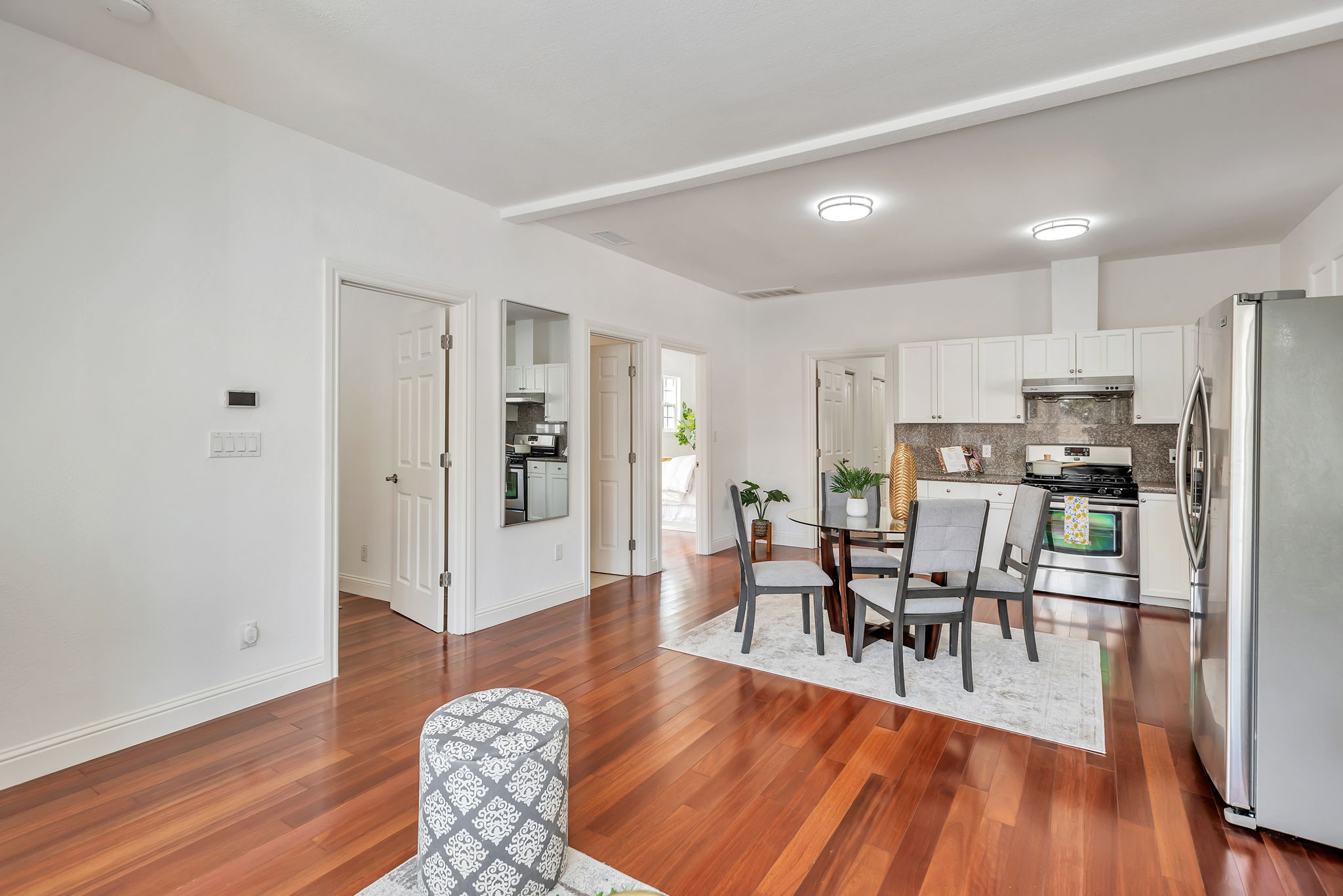 010_119 N Claremont St