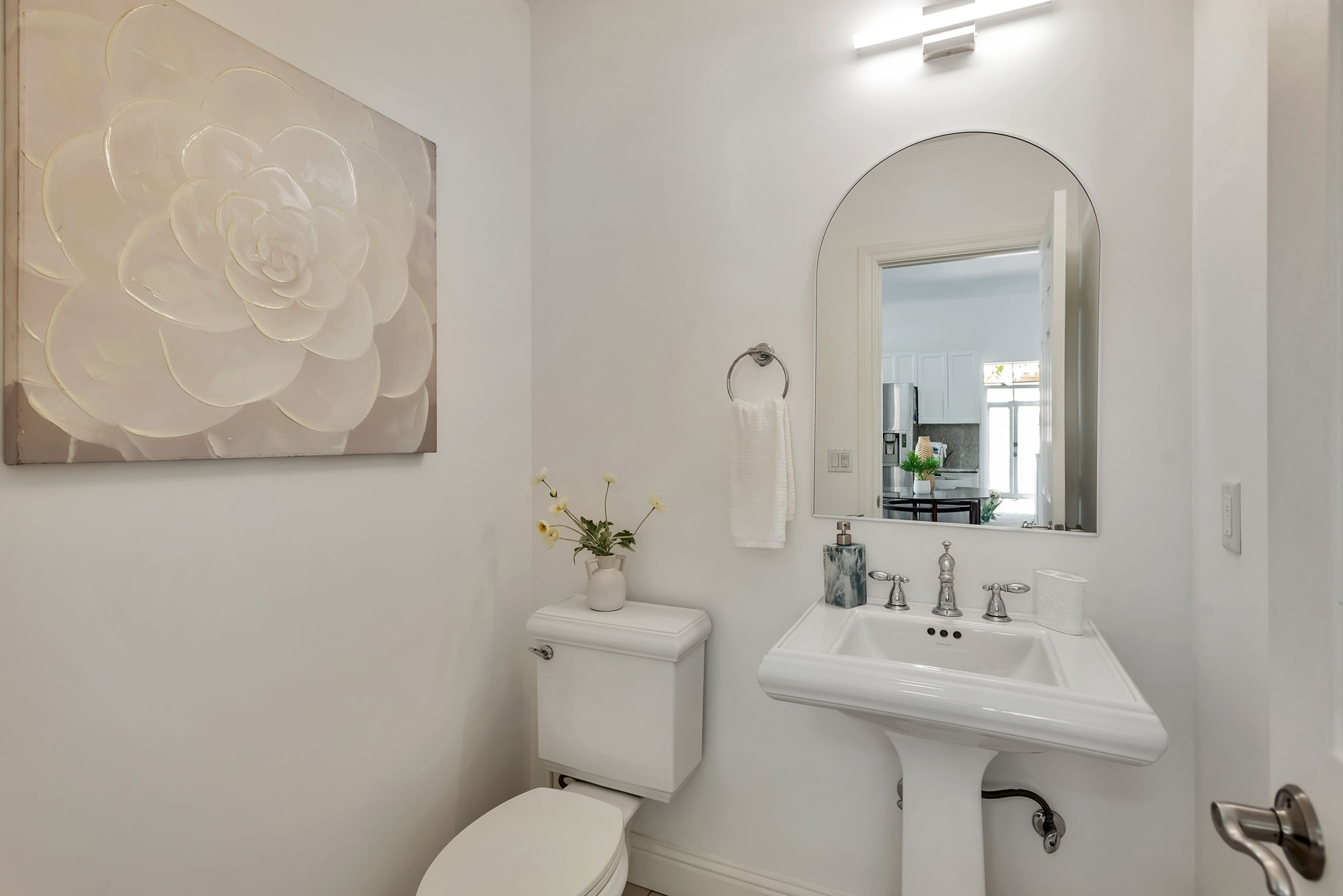 1/2 guest bath in Living area