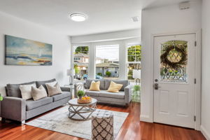 007_119 N Claremont St