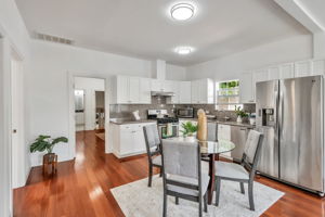 011_119 N Claremont St