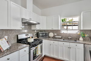 012_119 N Claremont St