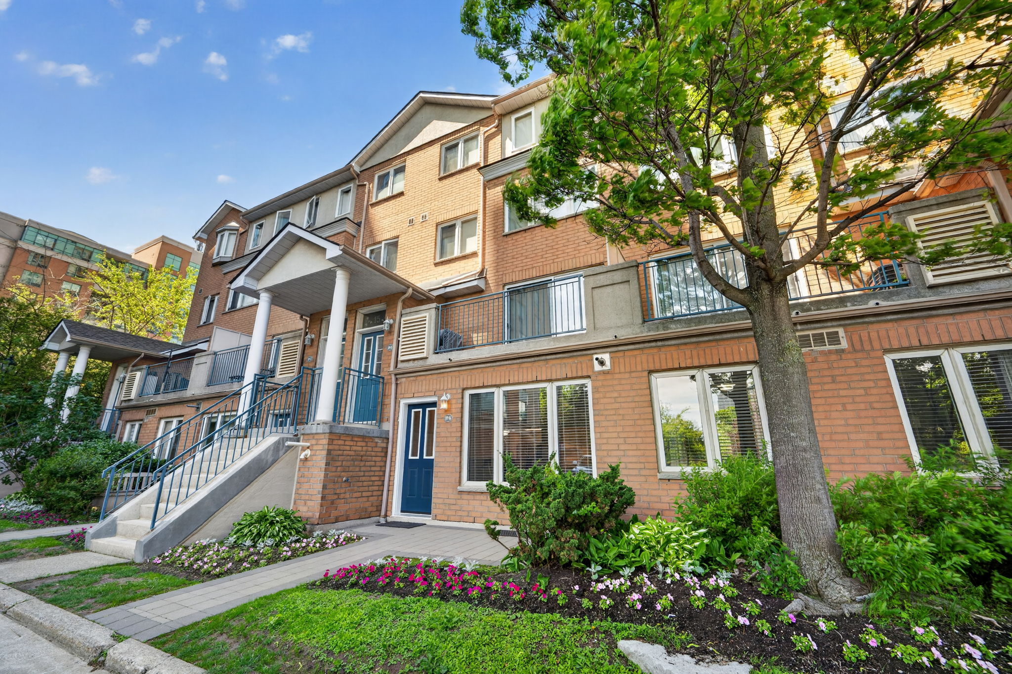 119 Omni Dr 16 Toronto, ON M1P 5A6
