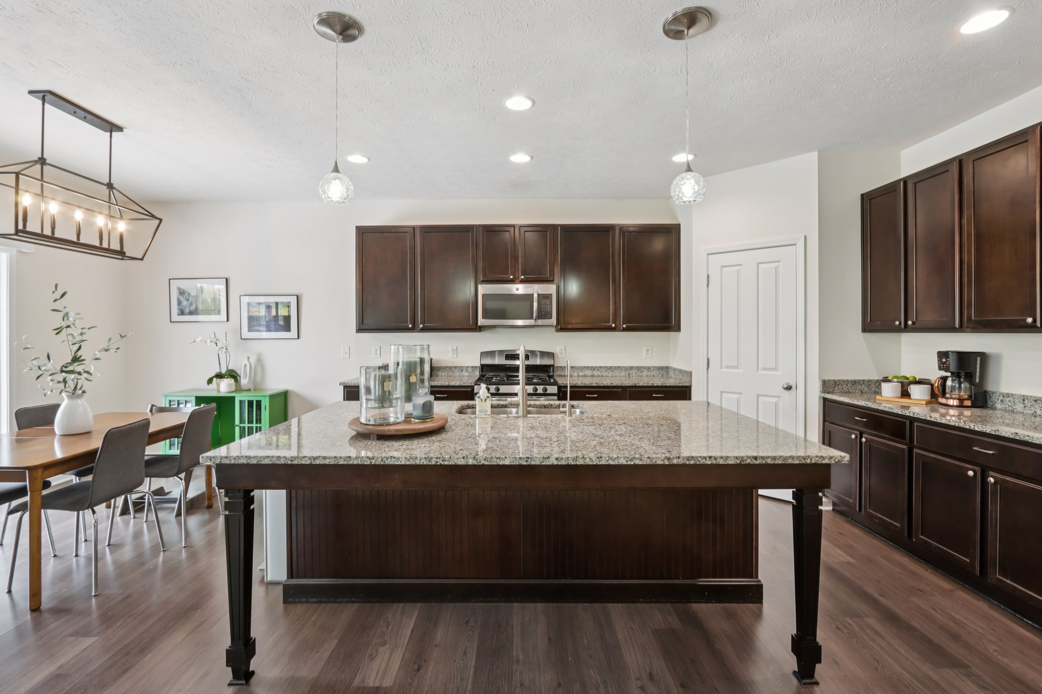 Avedon Way-S0212-016.jpg