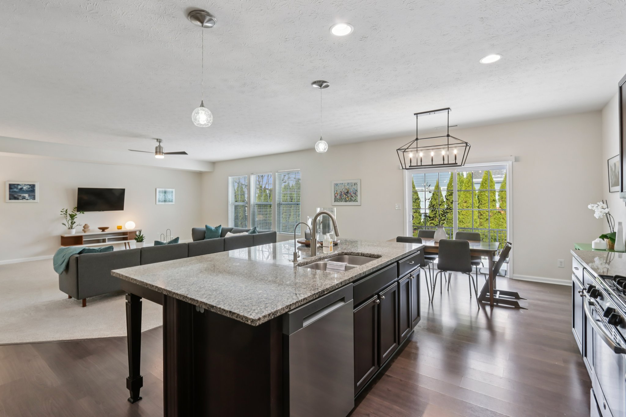 Avedon Way-S0212-018.jpg