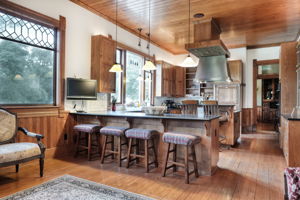 Kitchen/Breakfast Bar