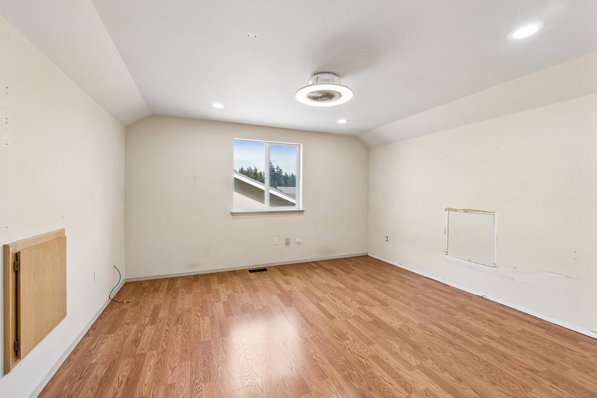 128 St Ct E-S0205-010.jpg