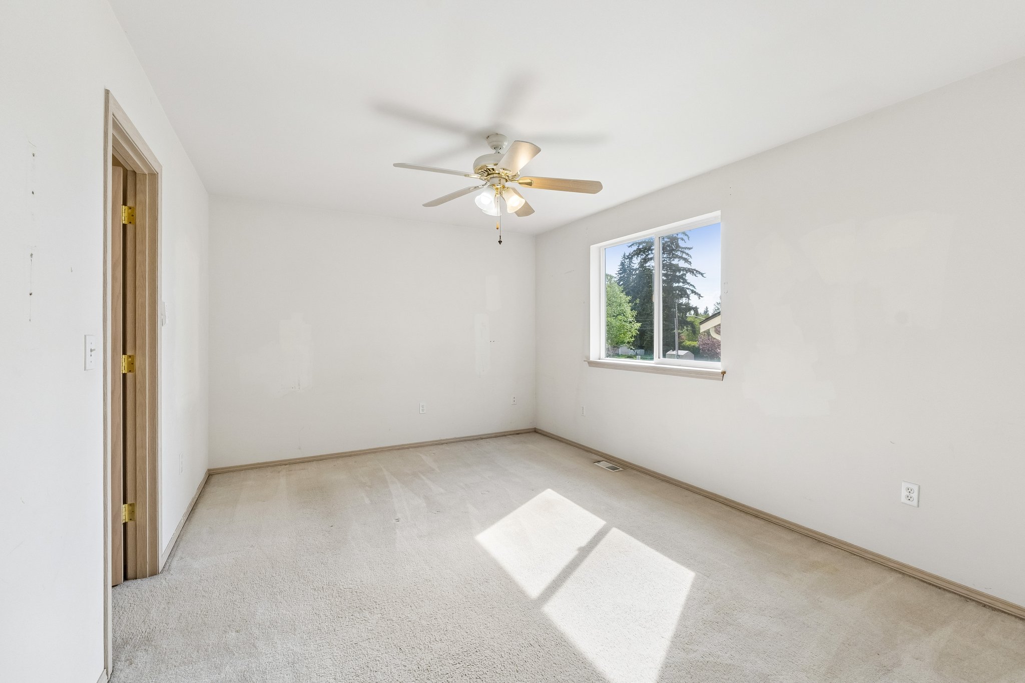128 St Ct E-S0205-019.jpg