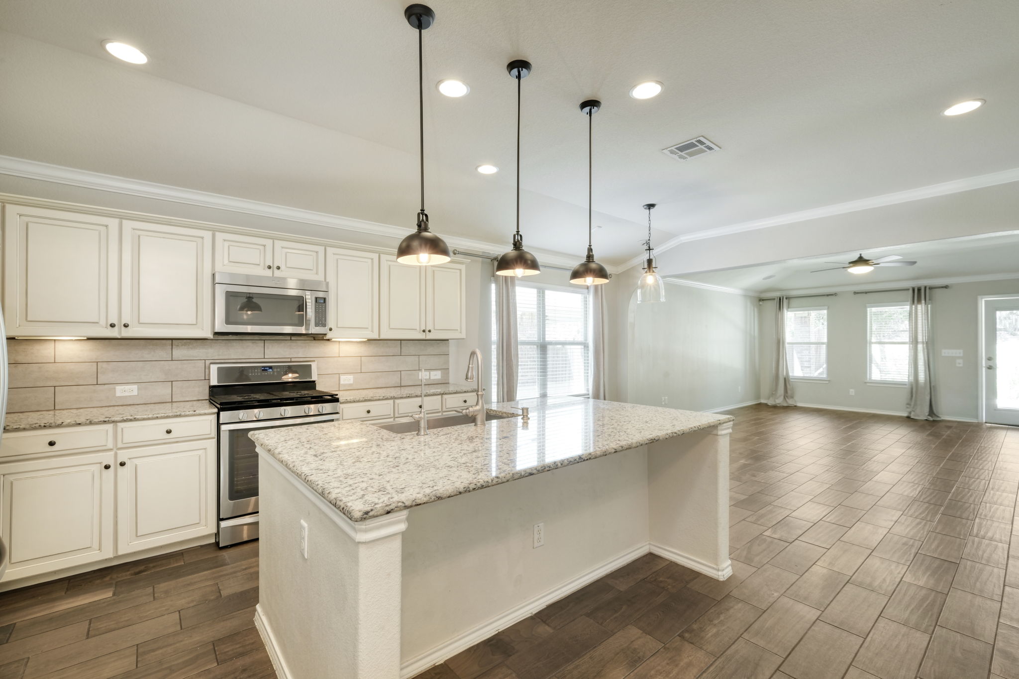 Kitchen/Breakfast Bar/Family room