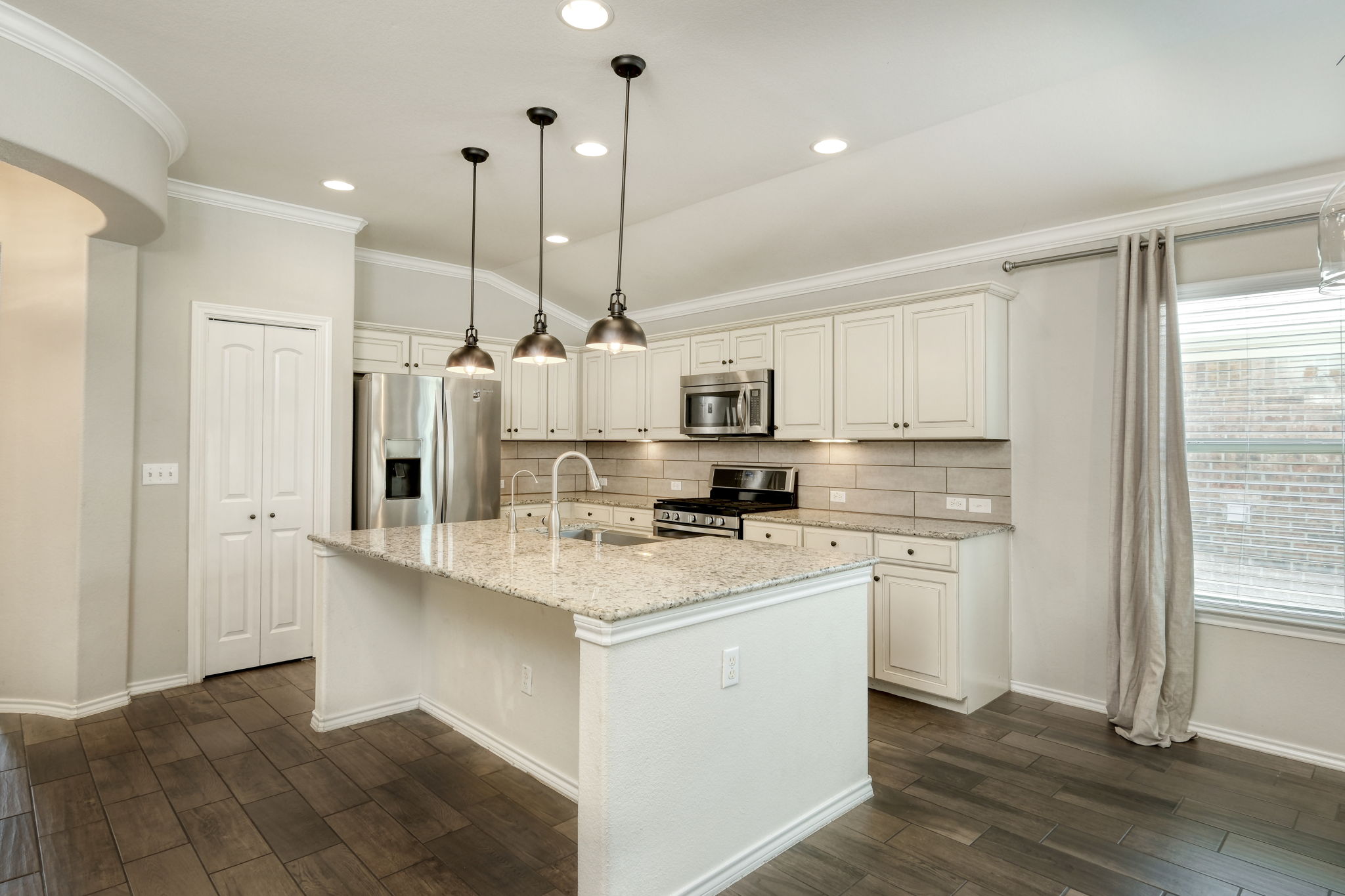 Kitchen/Breakfast Bar