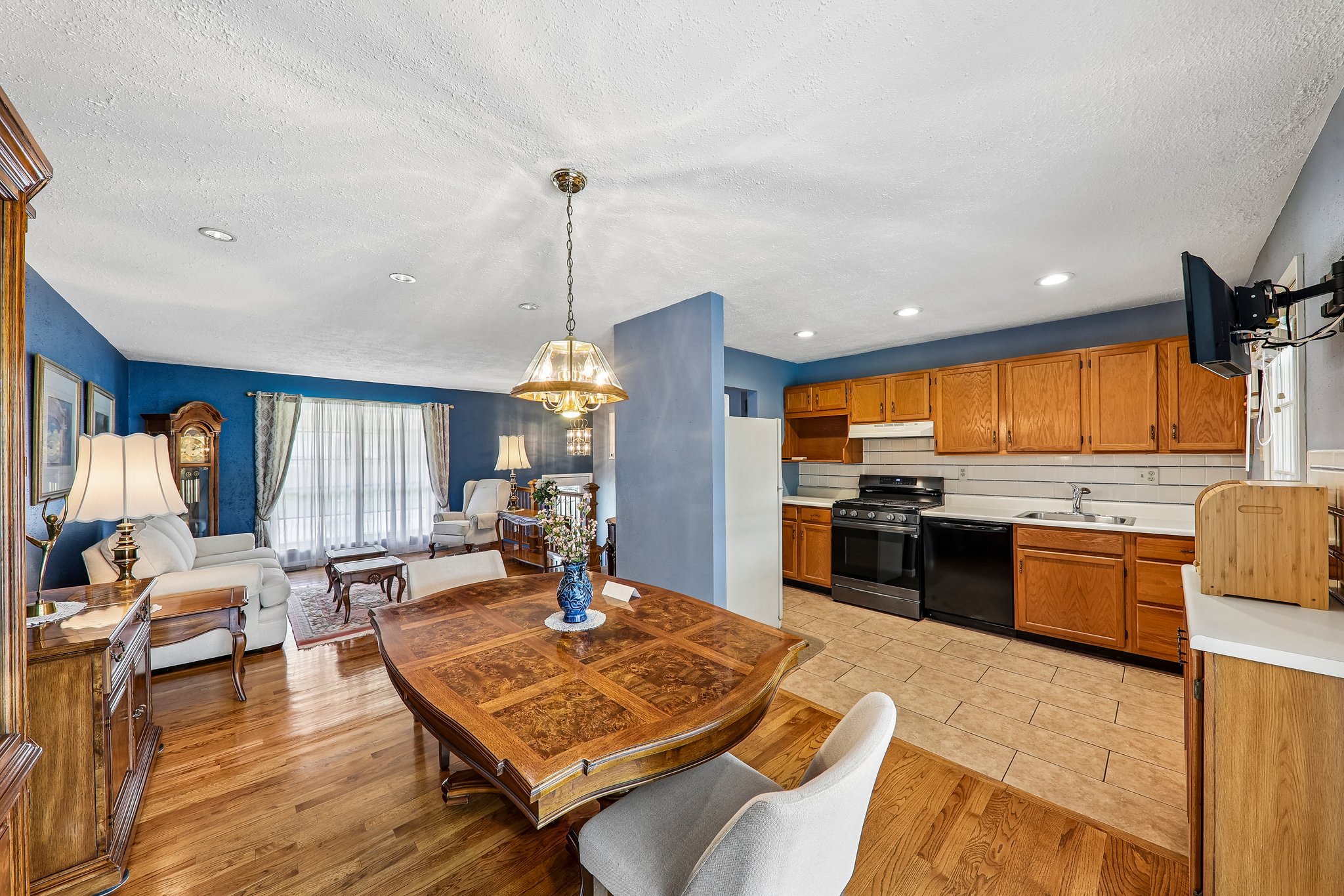 11906 Flushing Dr-S0906-015.jpg