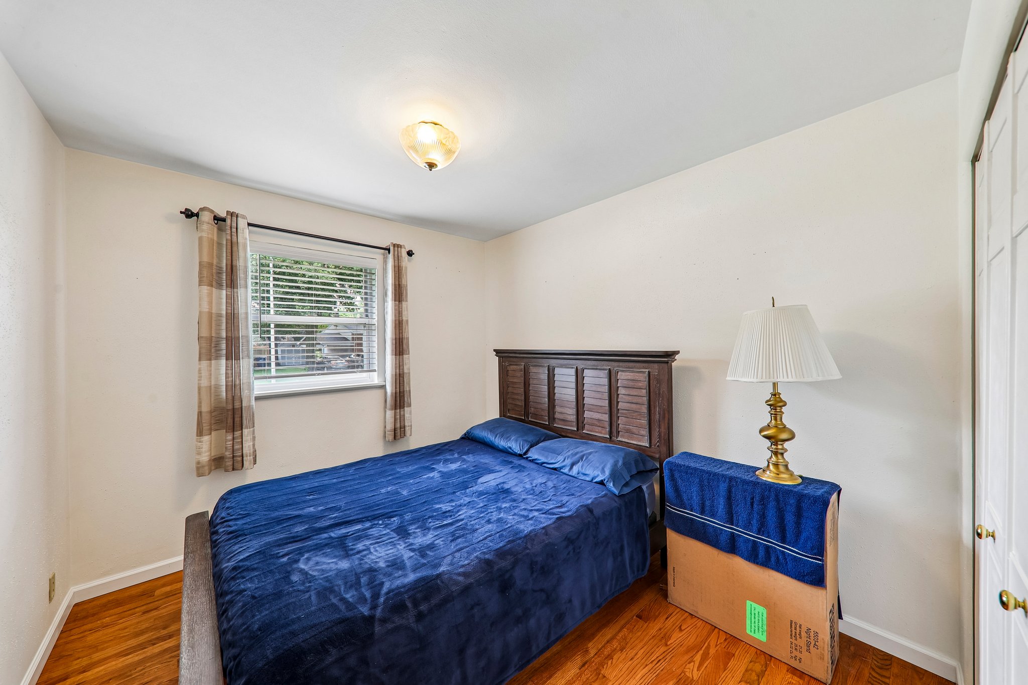 11906 Flushing Dr-S0906-017.jpg
