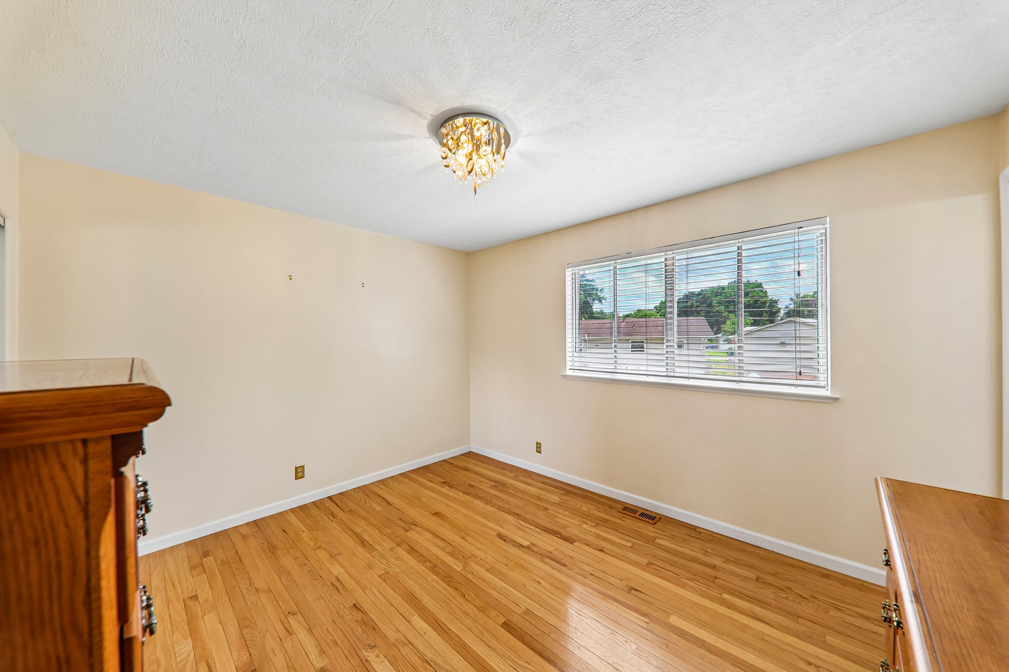 11906 Flushing Dr-S0906-018.jpg