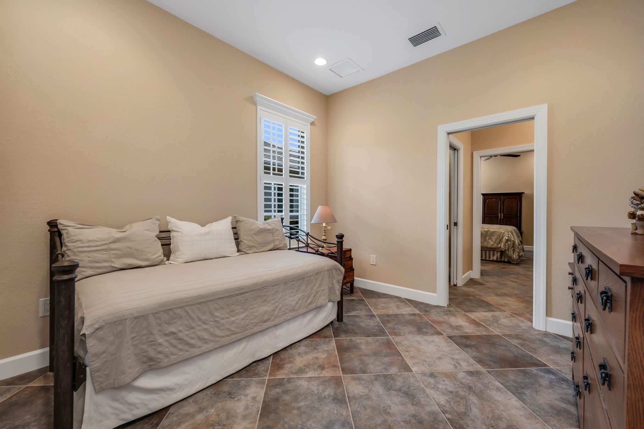 Guest Bedroom-2