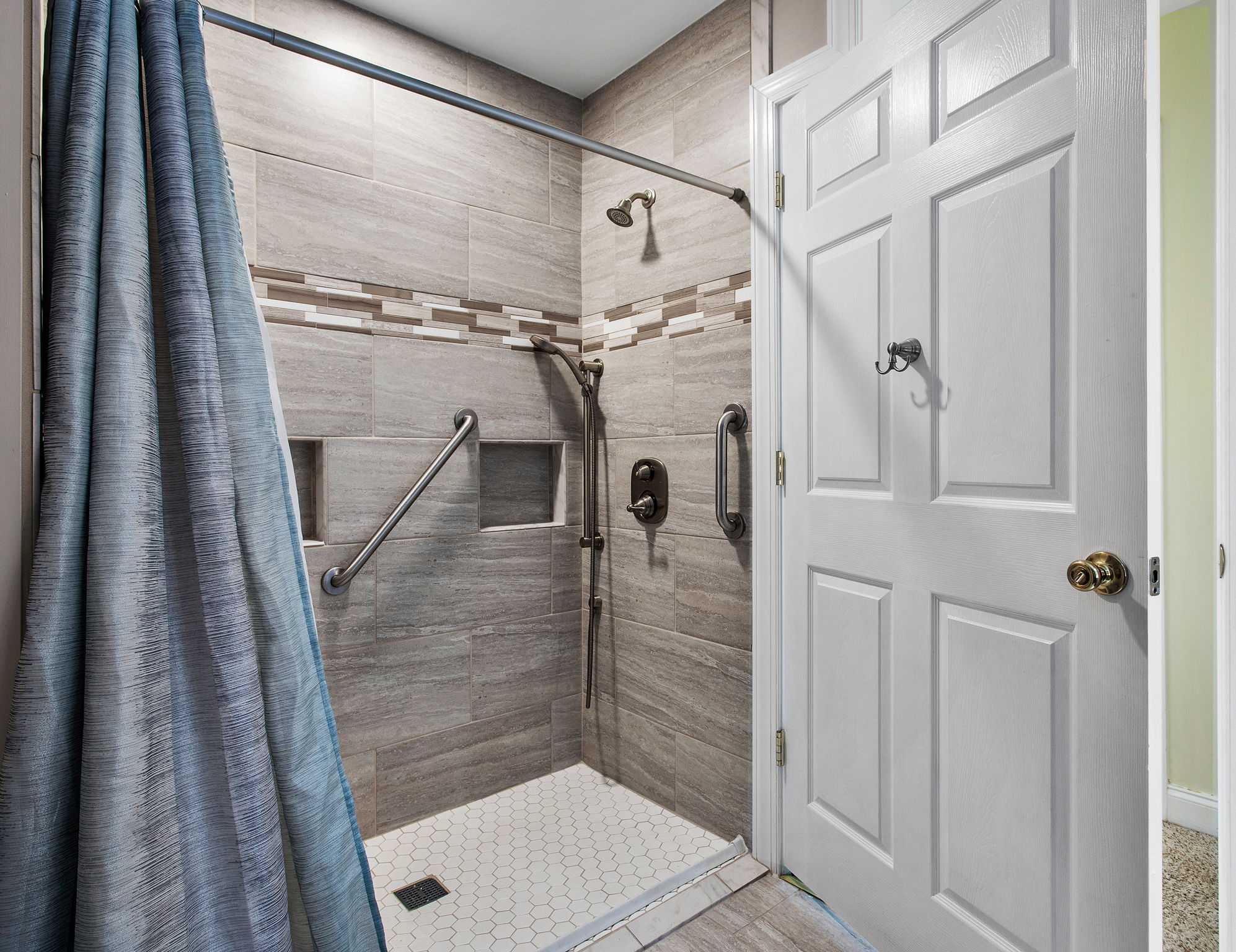 35-Hall Bath