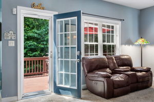 10-Family Room to Deck