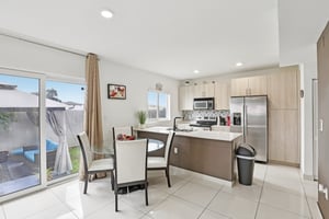 NW 1st St-S1501-015.jpg