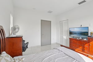 NW 1st St-S1501-028.jpg
