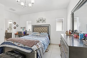NW 1st St-S1501-035.jpg