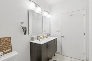 NW 1st St-S1501-040.jpg